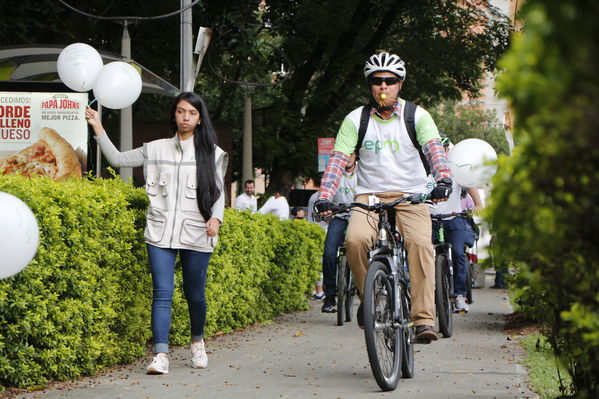 Programa "En bici al trabajo"
Programa "En bici al trabajo"
Fecha: Agosto 14 de 2017
Para descargar esta fotografía en alta resolución, haga clic sobre la imagen hasta que la misma se despliegue en la pantalla completa; luego dé clic derecho y elija la opción "guardar imagen como". 
En caso de publicación por cualquier medio, solicitamos acompañarla del crédito: "Foto EPM"
Palabras clave: Programa "En bici al trabajo"