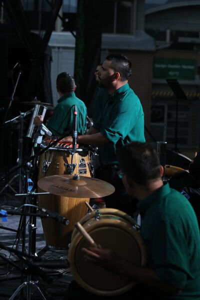 Celebración día Clásico EPM 69 Años Fiesta Historia Orquesta tropical EPM 
Celebración Día Clásico EPM 69 años
Fecha: 6 Agosto 2024
Para descargar esta fotografía en alta resolución, haga clic sobre la imagen hasta que la misma se despliegue en la pantalla completa; luego dé clic derecho y elija la opción "guardar imagen como". 
En caso de publicación por cualquier medio, solicitamos acompañarla del crédito: "Foto EPM"
Palabras clave: Celebración día Clásico EPM 69 Años Fiesta Historia Orquesta tropical EPM