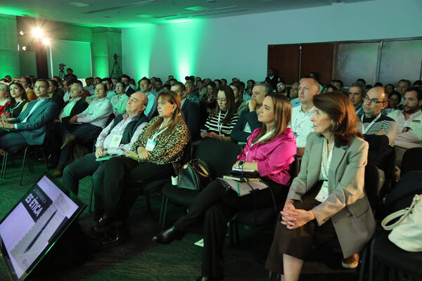 Foro EPM Dinamizando la Economía de la Región 
Foro EPM Dinamizando la Economía de la Región 
Fecha: 2 Octubre 2024
Para descargar esta fotografía en alta resolución, haga clic sobre la imagen hasta que la misma se despliegue en la pantalla completa; luego dé clic derecho y elija la opción "guardar imagen como". 
En caso de publicación por cualquier medio, solicitamos acompañarla del crédito: "Foto EPM"
Palabras clave: Foro EPM Dinamizando Economía Región