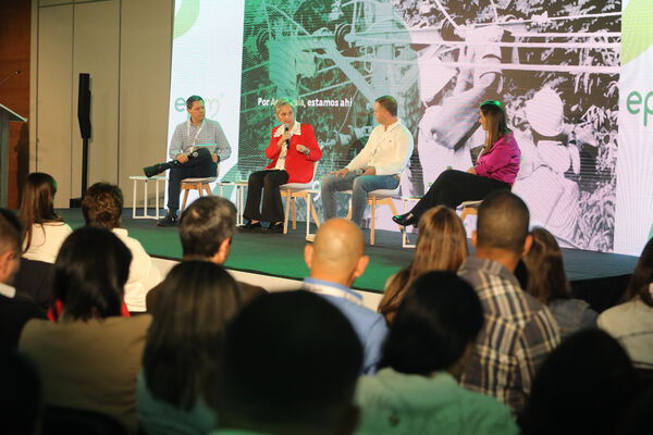 Foro EPM Dinamizando la Economía de la Región 
Foro EPM Dinamizando la Economía de la Región 
Fecha: 2 Octubre 2024
Para descargar esta fotografía en alta resolución, haga clic sobre la imagen hasta que la misma se despliegue en la pantalla completa; luego dé clic derecho y elija la opción "guardar imagen como". 
En caso de publicación por cualquier medio, solicitamos acompañarla del crédito: "Foto EPM"
Palabras clave: Foro EPM Dinamizando Economía Región