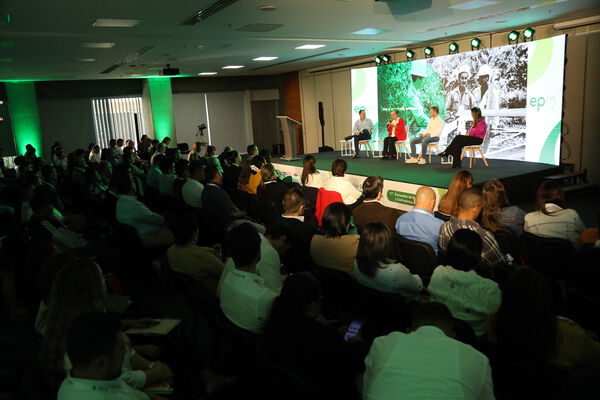 Foro EPM Dinamizando la Economía de la Región 
Foro EPM Dinamizando la Economía de la Región 
Fecha: 2 Octubre 2024
Para descargar esta fotografía en alta resolución, haga clic sobre la imagen hasta que la misma se despliegue en la pantalla completa; luego dé clic derecho y elija la opción "guardar imagen como". 
En caso de publicación por cualquier medio, solicitamos acompañarla del crédito: "Foto EPM"
Palabras clave: Foro EPM Dinamizando Economía Región