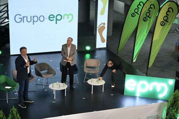 Panel conexiones con propósito – experiencia del cliente 2024
Palabras clave: Conexiones, experiencia del cliente, días experiencia del cliente, panel empresarios