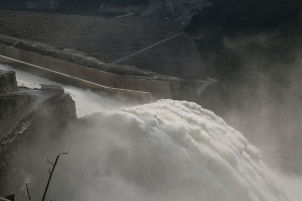 Presa - Vertedero Hidroituango
Presa - Vertedero Hidroituango
Abril 11 y 12 2019 PRESA VERTEDERO
Para descargar esta fotografía en alta resolución, haga clic sobre la imagen hasta que la misma se despliegue en la pantalla completa; luego dé clic derecho y elija la opción "guardar imagen como". 
En caso de publicación por cualquier medio, solicitamos acompañarla del crédito: "Foto EPM"
Palabras clave: Presa - Vertedero Hidroituango