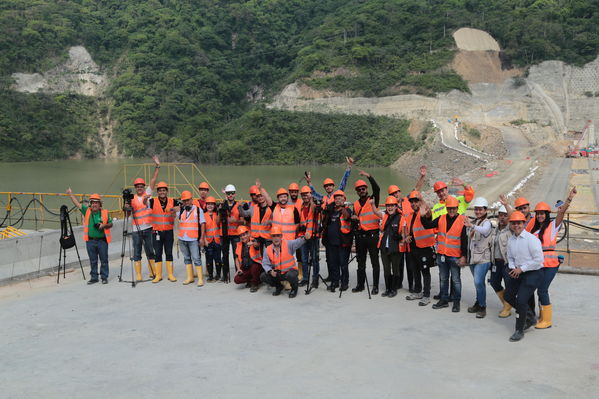 Visita Periodistas casa de Máquinas Hidroituango
Visita Periodistas casa de Máquinas Hidroituango
Fecha: Abril 11 y 12 2019
Para descargar esta fotografía en alta resolución, haga clic sobre la imagen hasta que la misma se despliegue en la pantalla completa; luego dé clic derecho y elija la opción "guardar imagen como". 
En caso de publicación por cualquier medio, solicitamos acompañarla del crédito: "Foto EPM
Palabras clave: Visita Periodistas casa de Máquinas Hidroituango