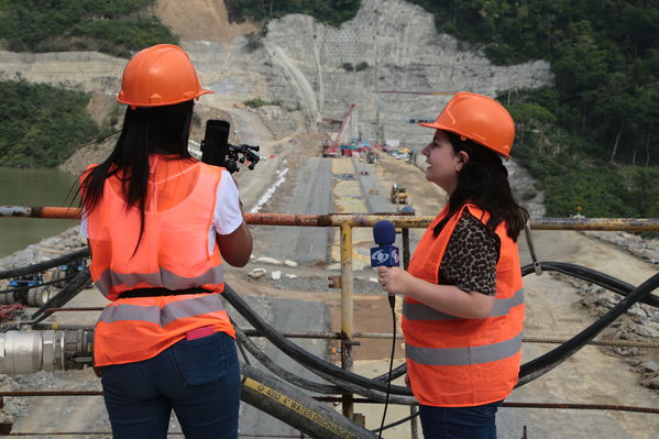 Visita Periodistas casa de Máquinas Hidroituango
Visita Periodistas casa de Máquinas Hidroituango
Fecha: Abril 11 y 12 2019
Para descargar esta fotografía en alta resolución, haga clic sobre la imagen hasta que la misma se despliegue en la pantalla completa; luego dé clic derecho y elija la opción "guardar imagen como". 
En caso de publicación por cualquier medio, solicitamos acompañarla del crédito: "Foto EPM
Palabras clave: Visita Periodistas casa de Máquinas Hidroituango