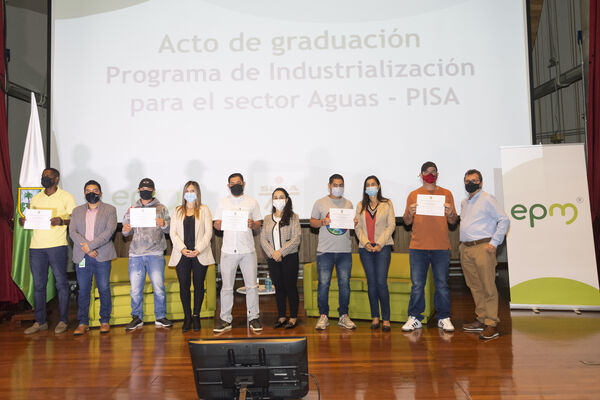 Acto de graduación Programa de Industrialización para el Sector Aguas - PISA
Acto graduación Programa de Industrialización Sector Aguas  PISA
Fecha: 30 SEPTIEMBRE 2021
Para descargar esta fotografía en alta resolución, haga clic sobre la imagen hasta que la misma se despliegue en la pantalla completa; luego dé clic derecho y elija la opción "guardar imagen como". 
En caso de publicación por cualquier medio, solicitamos acompañarla del crédito: "Foto EPM"
Palabras clave: Grados;graduación;ceremonia;título;PISA