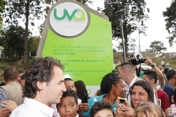 Inauguración de la UVA El Encanto
Inauguración de la UVA El Encanto
Fecha: Enero 13 de 2017
Para descargar esta fotografía en alta resolución, haga clic sobre la imagen hasta que la misma se despliegue en la pantalla completa; luego dé clic derecho y elija la opción "guardar imagen como". 
En caso de publicación por cualquier medio, solicitamos acompañarla del crédito: "Foto EPM"
Palabras clave: Inauguración UVA Encanto