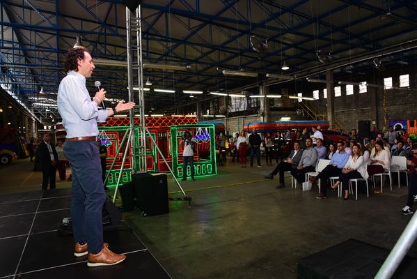 Rueda de prensa del Alumbrado Navideño
Rueda de prensa del Alumbrado Navideño
Fecha: Octubre 17 2019.
Para descargar esta fotografía en alta resolución, haga clic sobre la imagen hasta que la misma se despliegue en la pantalla completa; luego dé clic derecho y elija la opción "guardar imagen como". 
En caso de publicación por cualquier medio, solicitamos acompañarla del crédito: "Foto EPM"
Palabras clave: Rueda de prensa del Alumbrado Navideño